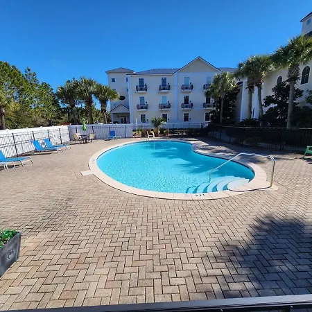 30A Modern Suite With King Bed, Parking, Pool And Balcony